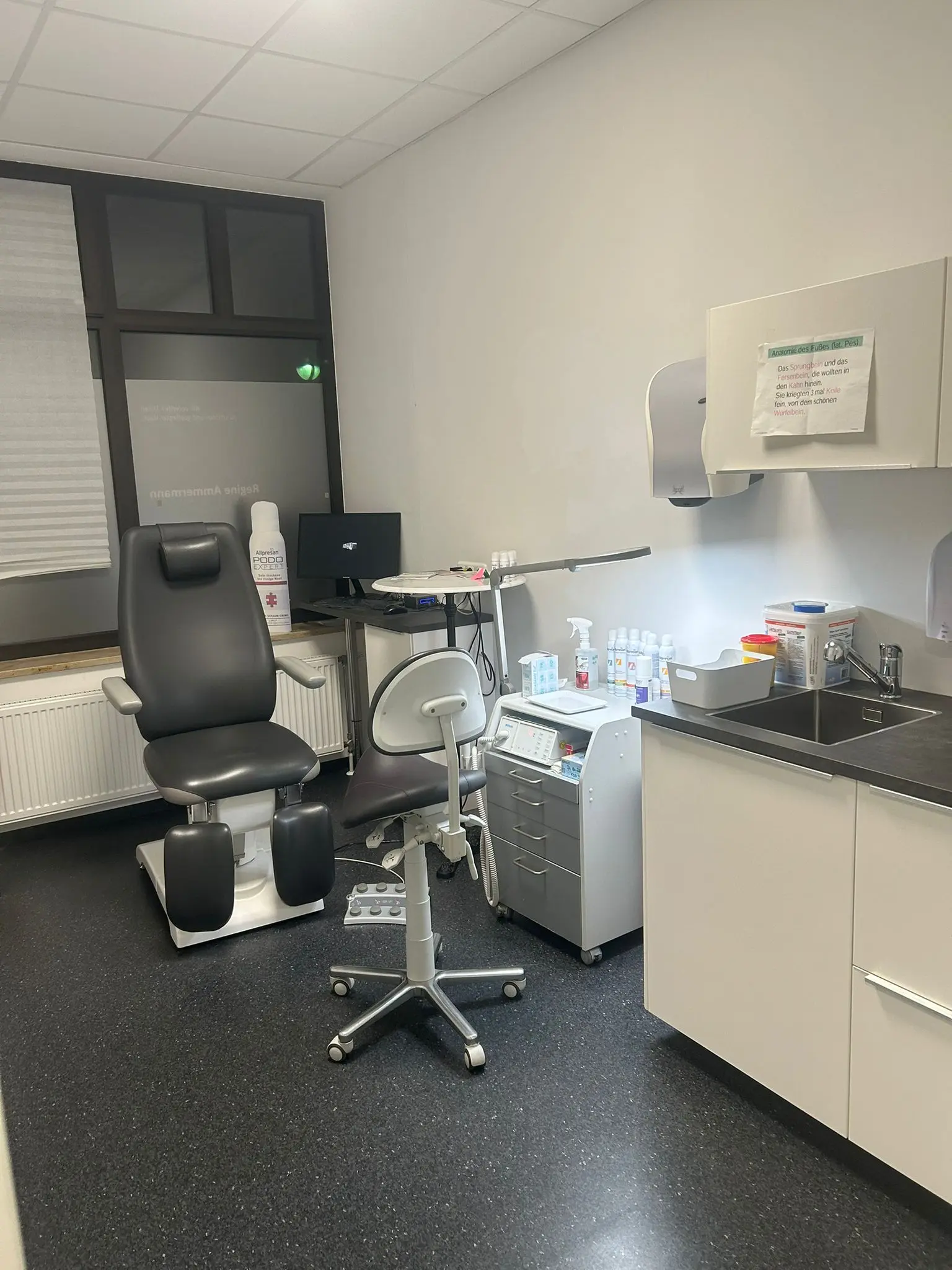 Moderner Behandlungsraum